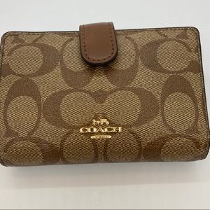 EUC Coach Zippy Wallet